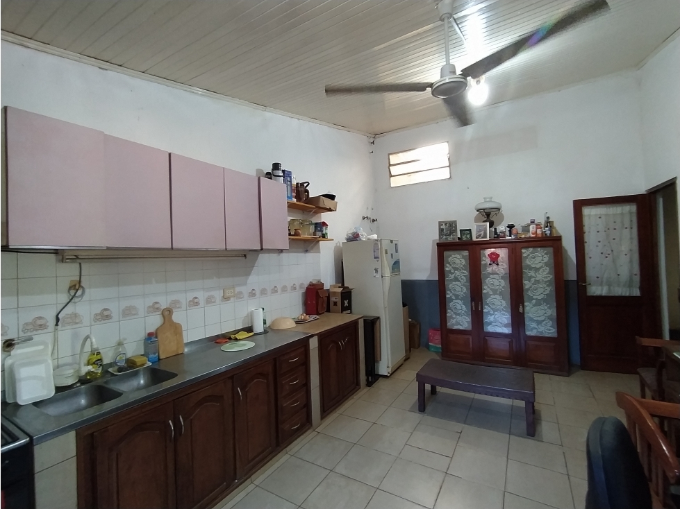 PROPIEDAD CON MÚLTIPLES CONSTRUCCIONES — foto 6