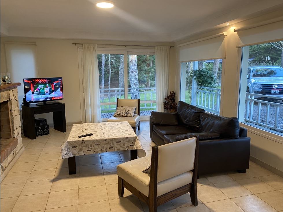 Venta en Carilo - Chalet de Categoria con Piscina y Jacuzzi - 6