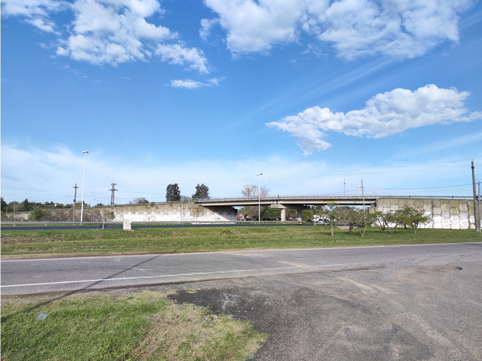 Terreno Comercial sobre colectora Acceso Oeste km 71 Lujan