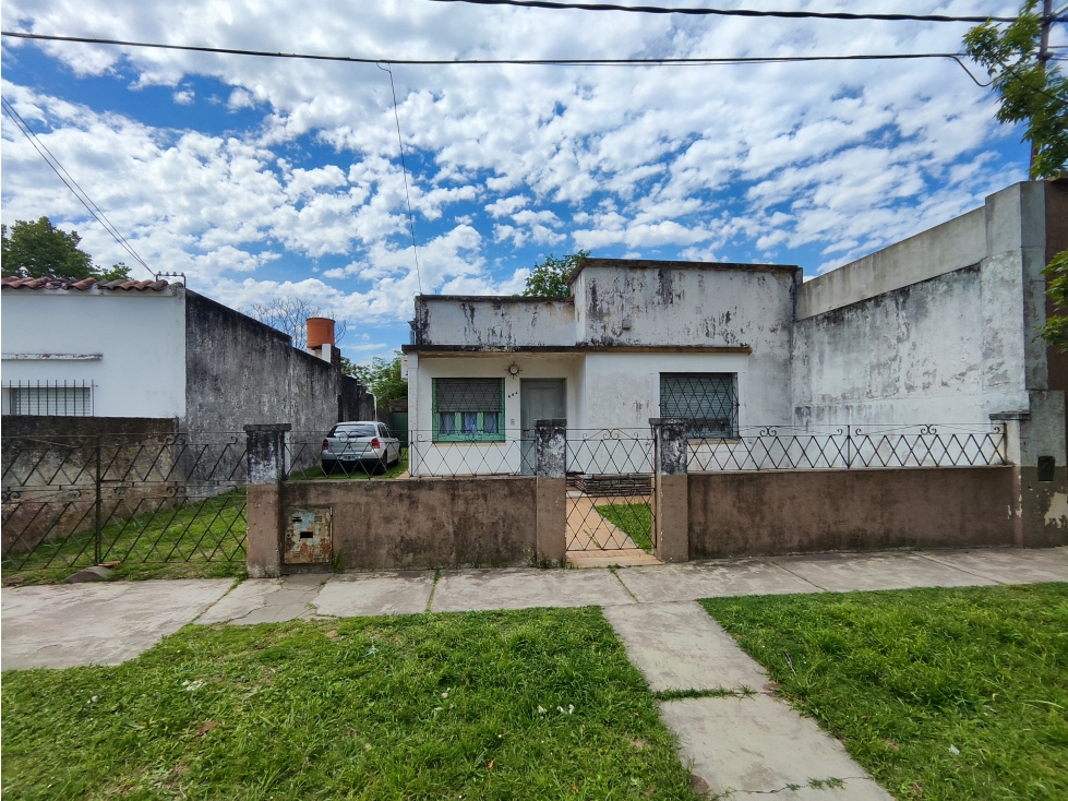 Casa Antigua con Gran Lote a Reciclar - 1