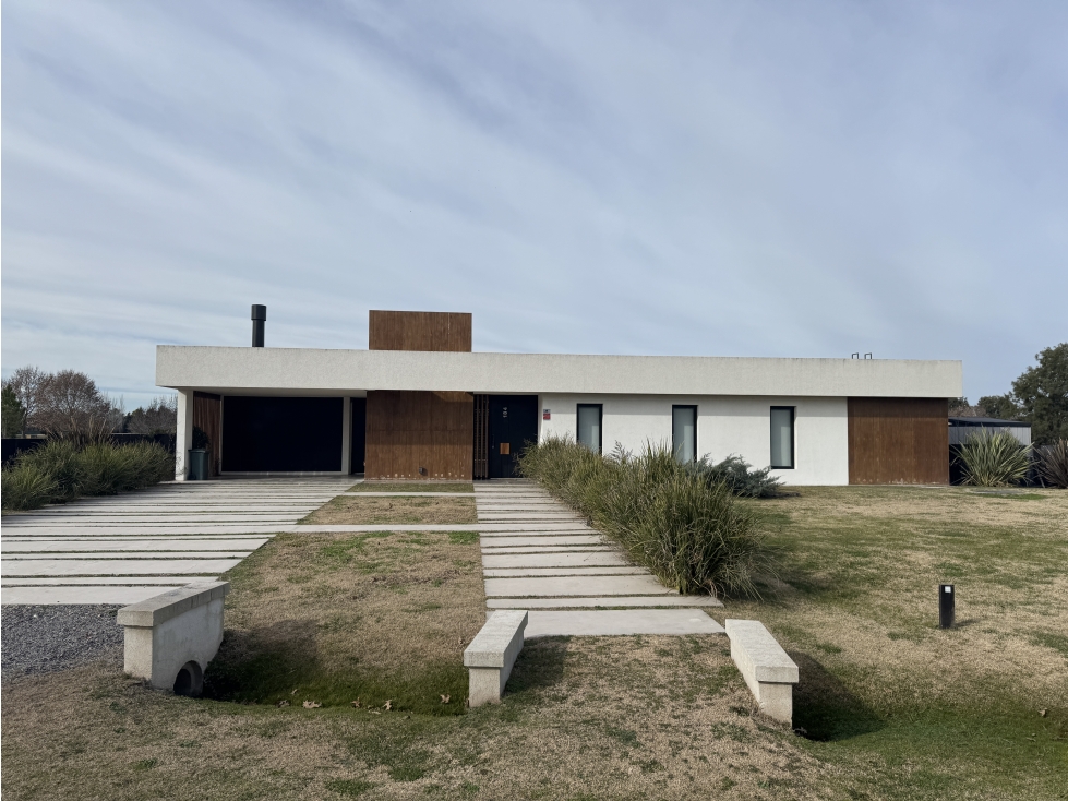 Hermosa Casa B° La Primavera Golf Carlos Keen - 1