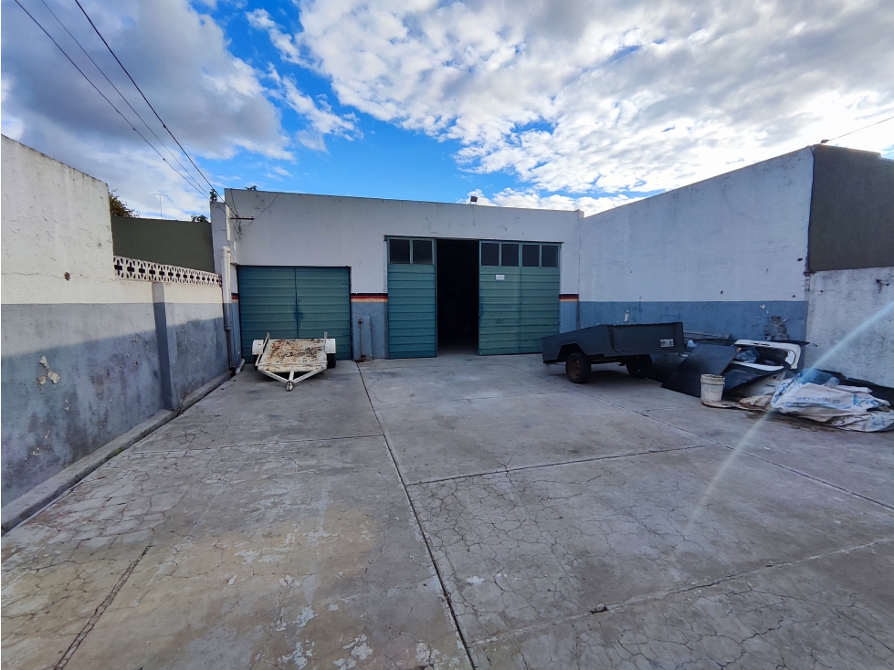 Casa con Galpon Centro Lujan Lote Grande