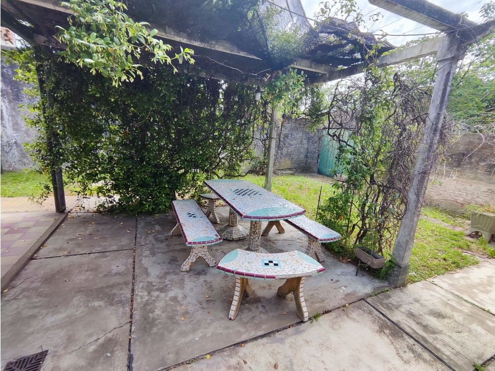 Casa Antigua con Gran Lote a Reciclar - 3
