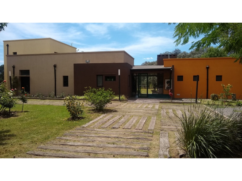 HERMOSA CASA EN EN EL BARRIO LAS CHACRAS DE OPEN DOOR BC