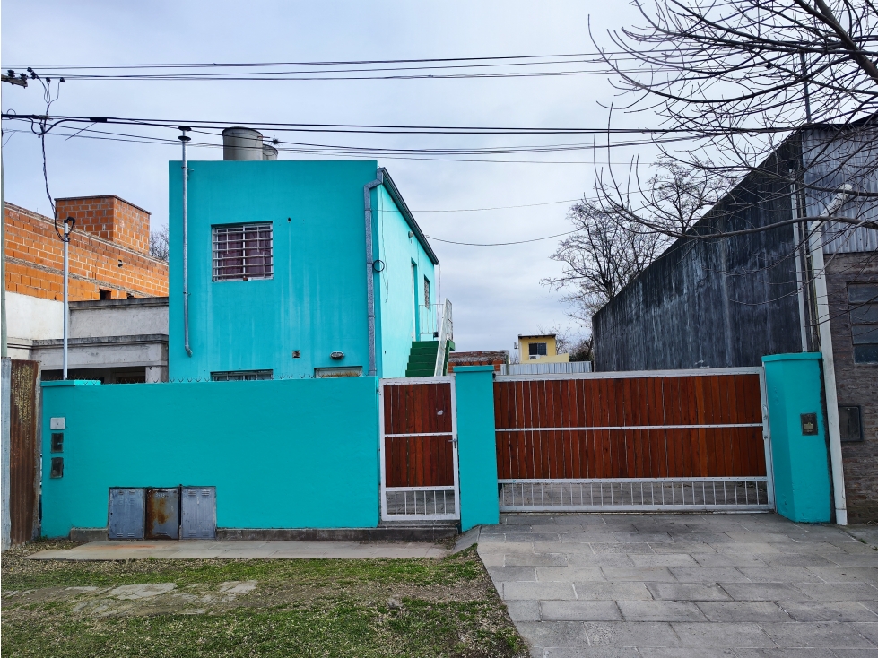 Casa y 2 Departamentos B° Lanusse