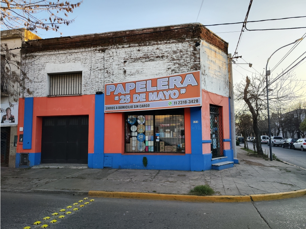 Hermoso Local Centrico Esquina con Casa - 4