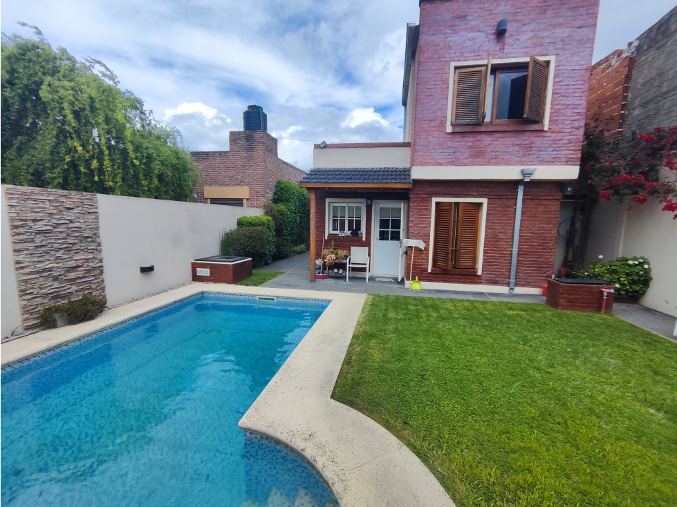 Hermosa Casa en Bº San Bernardo Lujan
