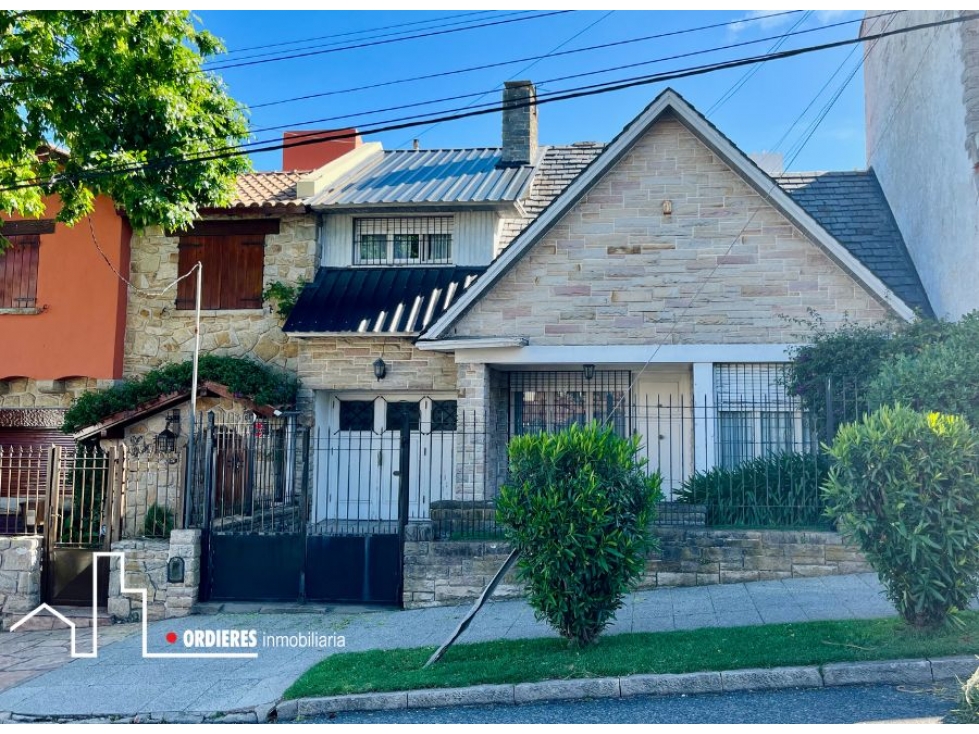 Importante Chalet Marplatense en Barrio Playa Grande