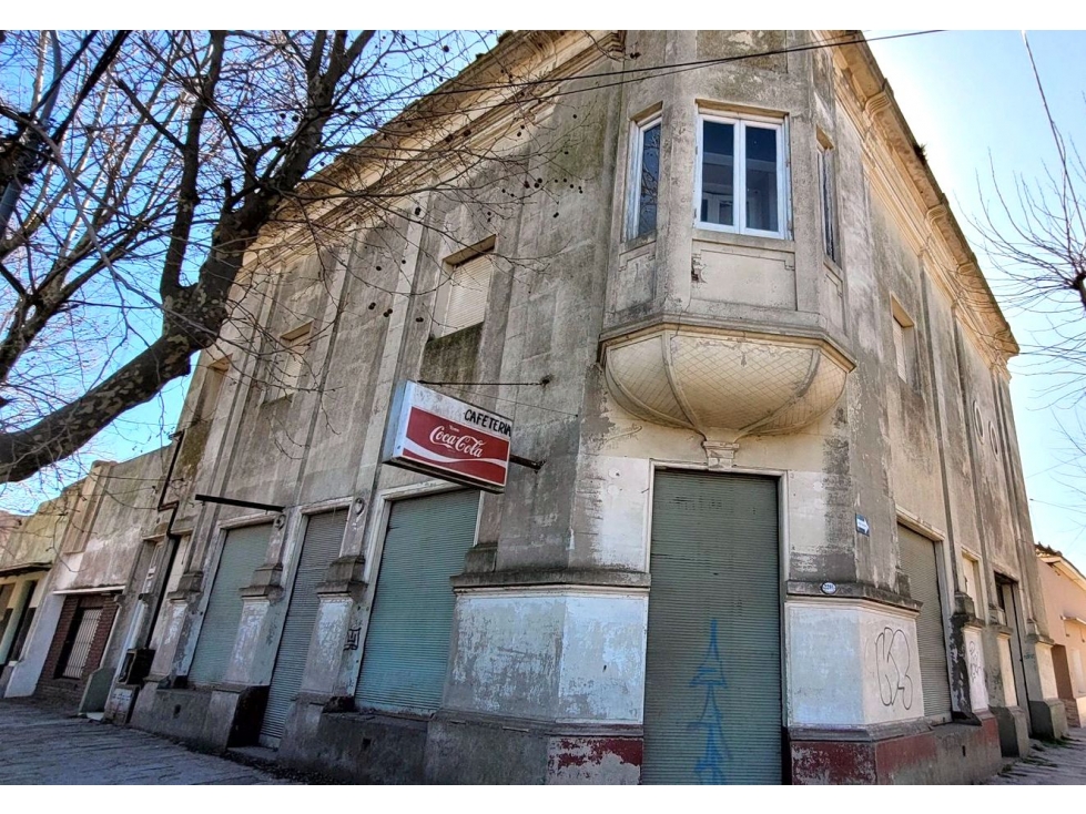 Local comercial + Departamento 3 amb + Ph de 3 amb + Garaje. - 2