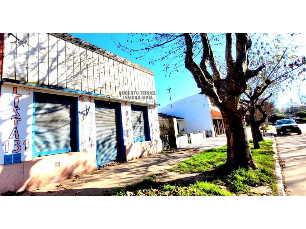 Casa de 3 ambientes + local comercial en muy buena ubicación. - 1