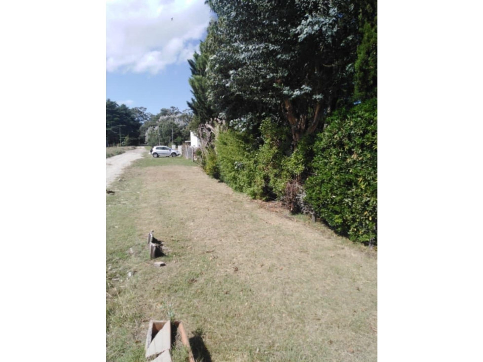 Se vende muy lindo lote 15x42,50, barrio Acantilados.