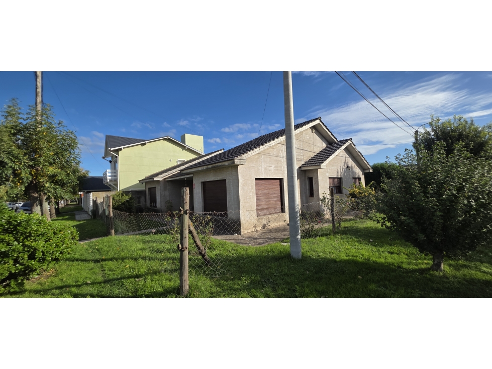 Hermoso chalet de 3 ambientes sobre lote en esquina - 3