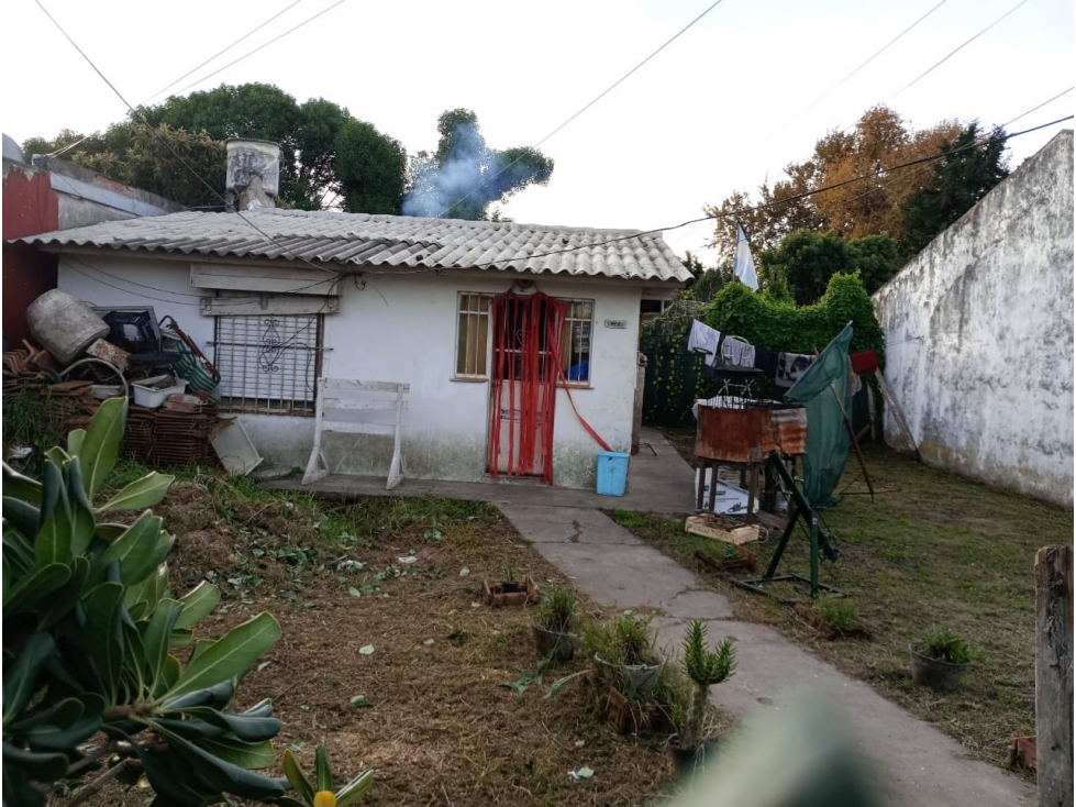 Casa modesta sobre lote 12x24 - 2
