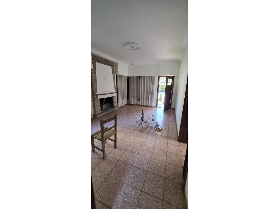 Muy lindo Chalet de 3 amb emplazado sobre lote de 10x40. - 1