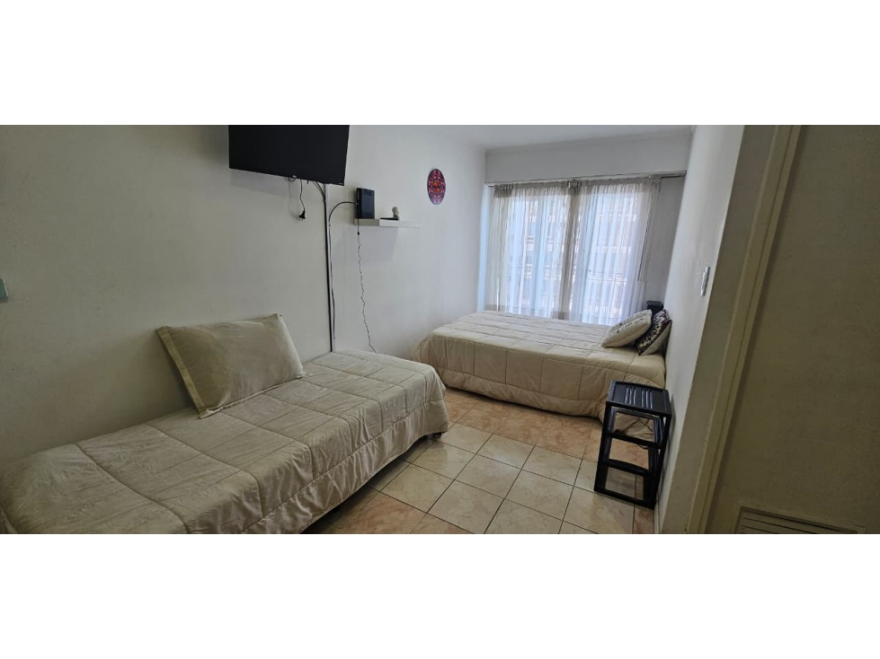 Departamento de 1 ambiente con balcón saliente en muy buena ubicacion.