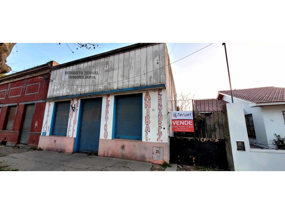 Casa de 3 ambientes + local comercial en muy buena ubicación. - 3