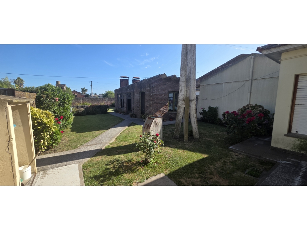 Chalet de 4 ambientes sobre inmejorable ubicacion. - 3