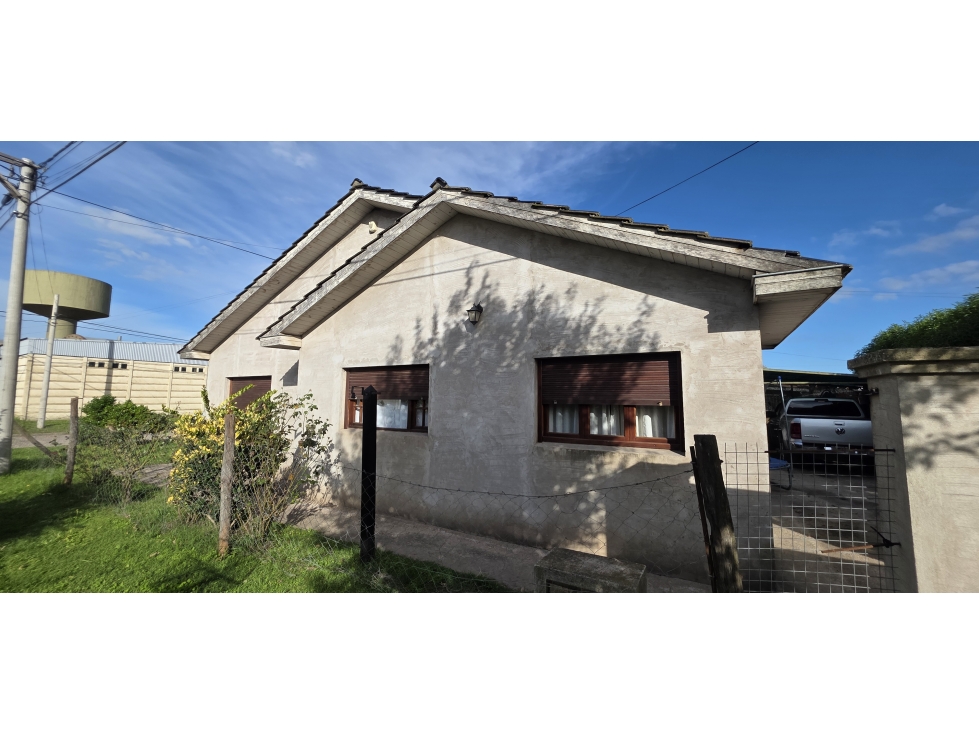 Hermoso chalet de 3 ambientes sobre lote en esquina - 4