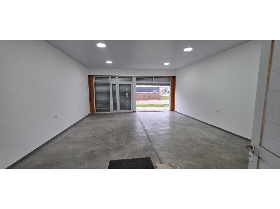 Hermoso y moderno local comercial en Batan. - 2