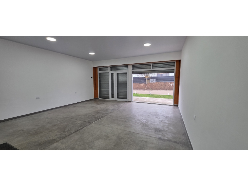 Hermoso y moderno local comercial en Batan. - 3