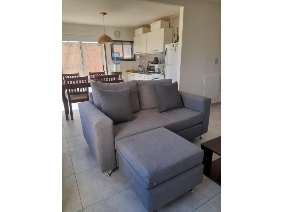 Casa moderna con garage doble y piscina. — foto 4