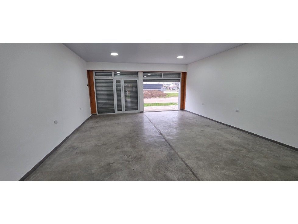 Hermoso y moderno local comercial en Batan. - 4