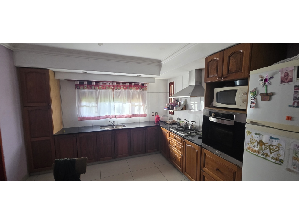 Hermoso chalet de 3 ambientes sobre lote en esquina - 6