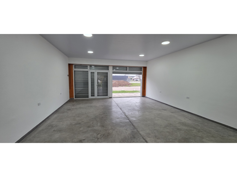 Hermoso y moderno local comercial en Batan. - 6