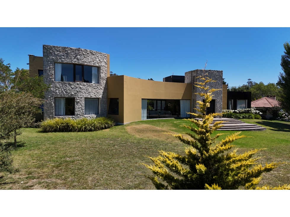 LOS ACANTILADOS - MAGNIFICA RESIDENCIA SOBRE 23.900 M2 DE TIERRA