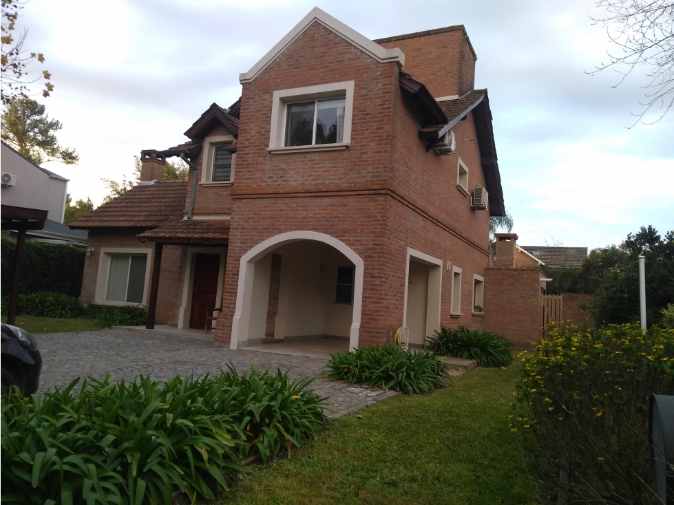 CASA EN BARRIO CERRADO FINCAS DE MASCHWITZ OPORTUNIDAD