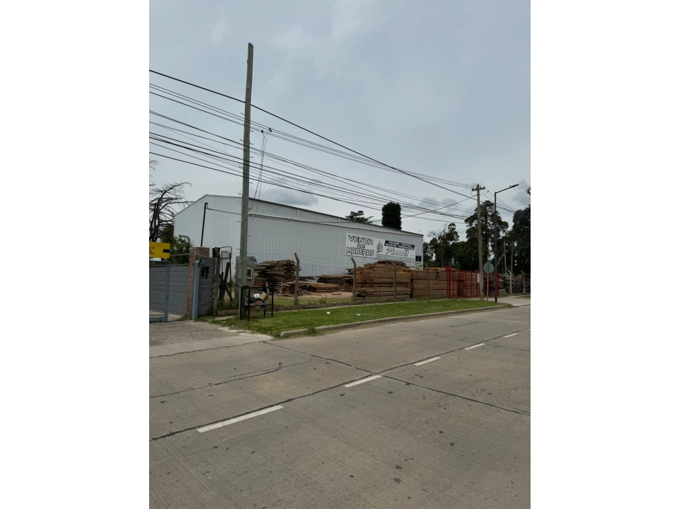 GALPÓN SOBRE PANAMERICANA EN GRAN ESQUINA - 2