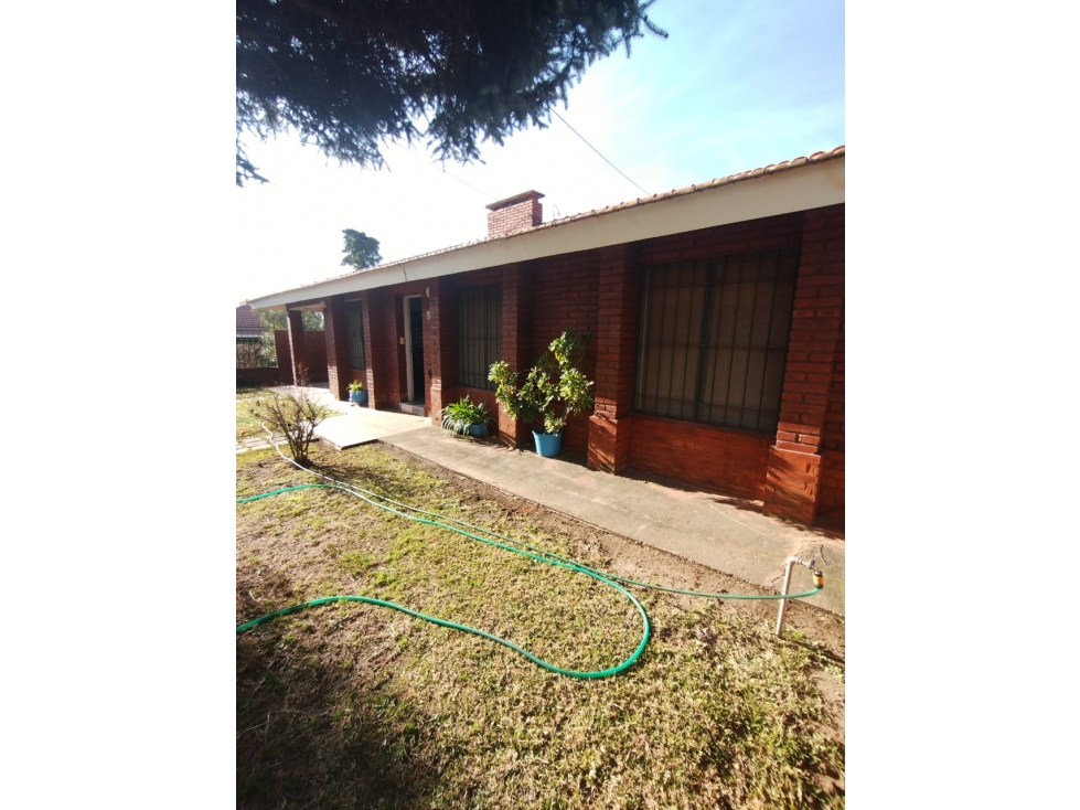 HERMOSA CASA CON 2 MONOAMBIENTES Bº RESIDENCIAL