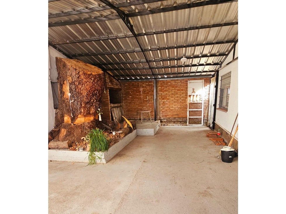 OPORTUNIDAD - CASA + 2 DPTOS - EXCELENTE UBICACION - ALTA RENTABILIDAD - 6