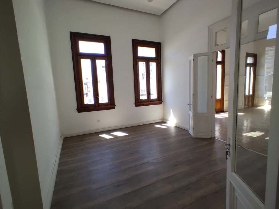 CASONA COLONIAL - REMODELADA - MAS DE 12 AMBIENTES - PLENO CENTRO - 6