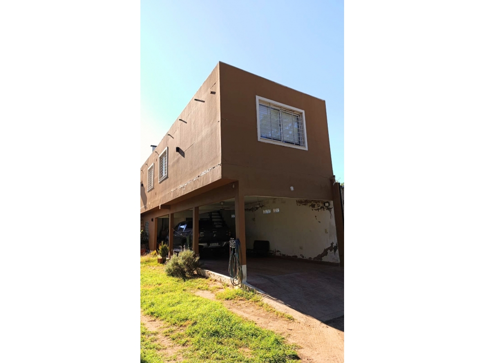 VENTA - DOS EN UNO - DUPLEX + DPTO - Bº LOS SAUCES