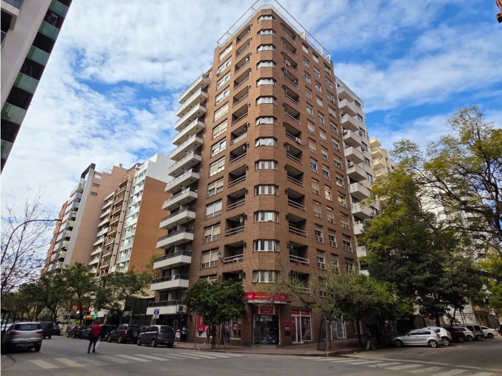 DEPARTAMENTO DE CATEGORIA - 1 DORMITORIO CON BALCON - PISO ALTO