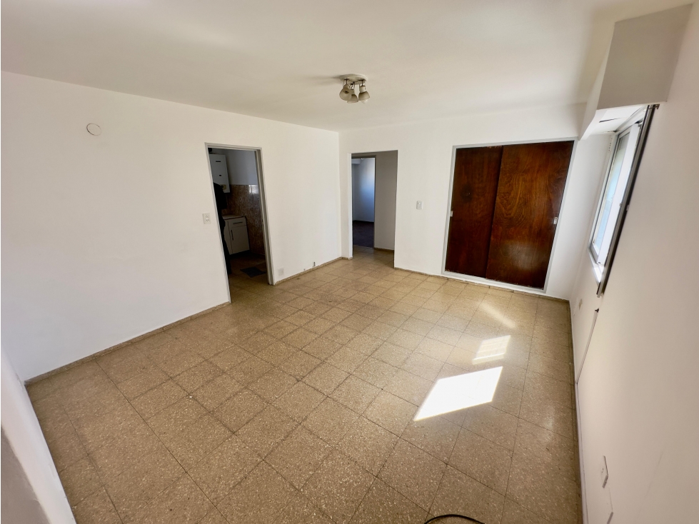 VENTA - 2 DORMITORIOS - PISO ALTO Y LUMINOSO - ALBERDI — foto 2