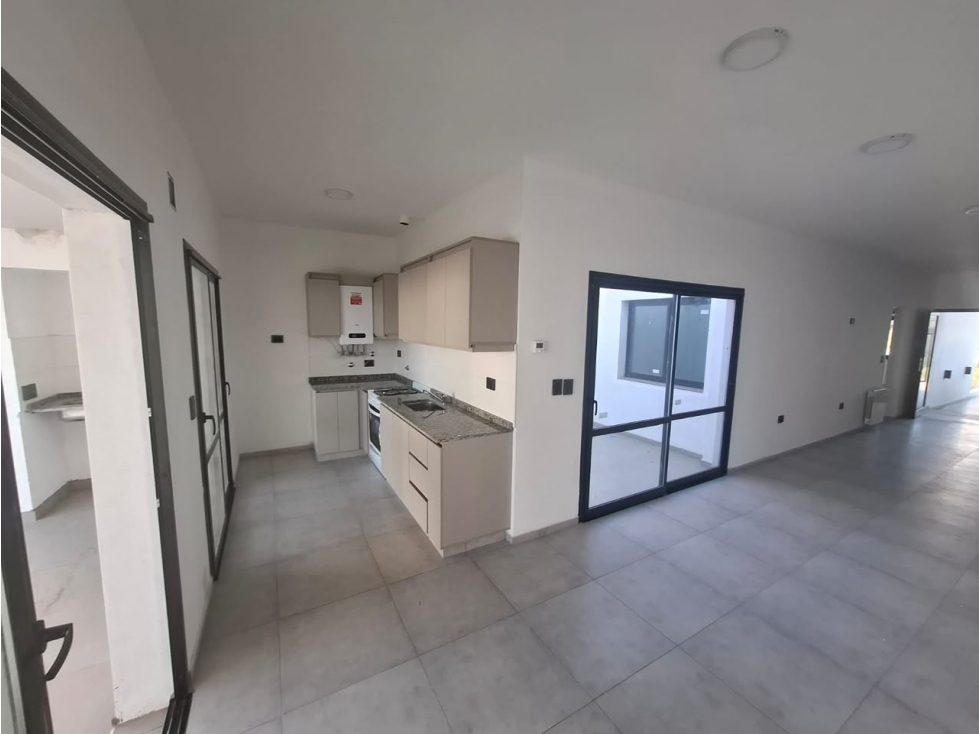 VENTA - CASA 2 DORMITORIOS - COCHERA - PATIO CON ASADOR - DOCTA — foto 4