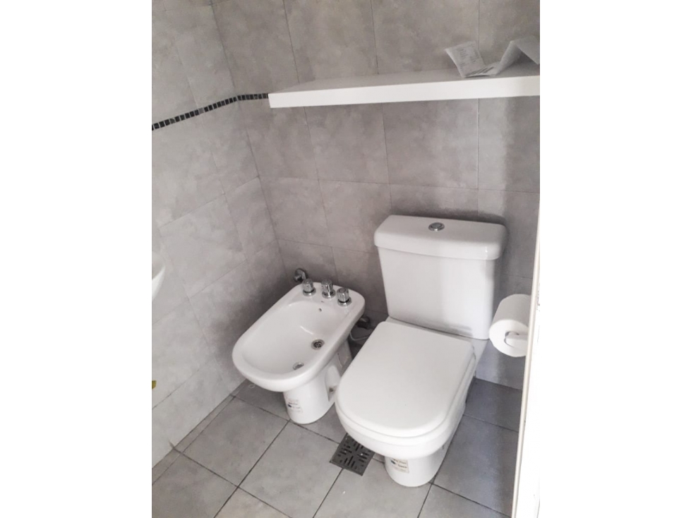 ALQUILER - LOCAL 15M2 + DEPOSITO 15M2 - B° GÜMES - 3