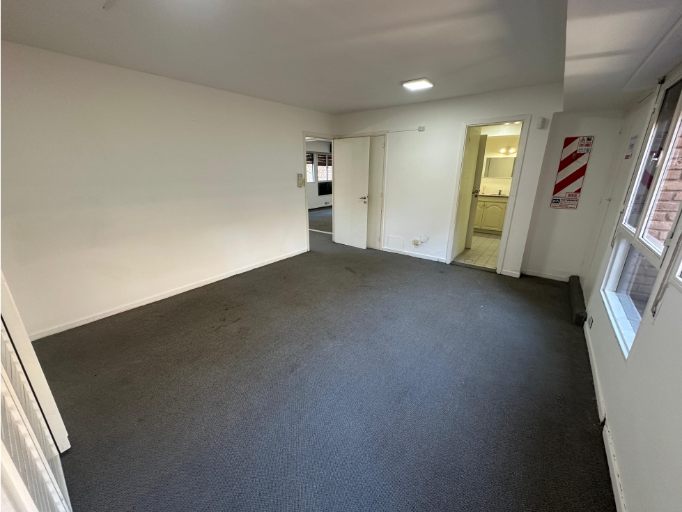 ALQUILER - OFICINA - PRIVADOS - COCINA - BV. CHACABUCO - 140m² — foto 6