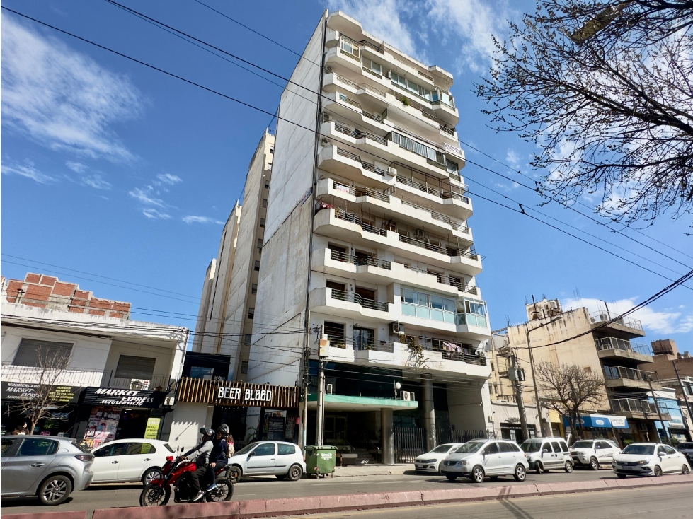 VENTA - 2 DORMITORIOS - PISO ALTO Y LUMINOSO - ALBERDI