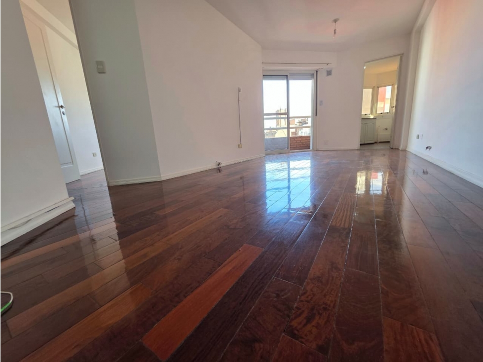 DEPARTAMENTO DE CATEGORIA - 1 DORMITORIO CON BALCON - PISO ALTO — foto 2