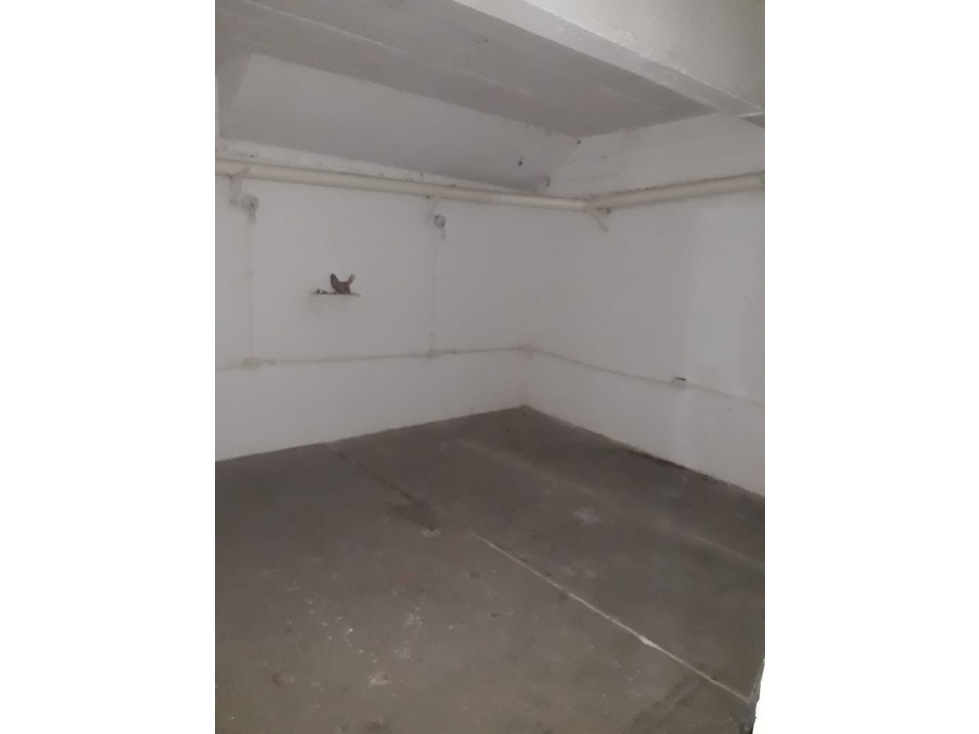 ALQUILER - LOCAL 15M2 + DEPOSITO 15M2 - B° GÜMES - 4