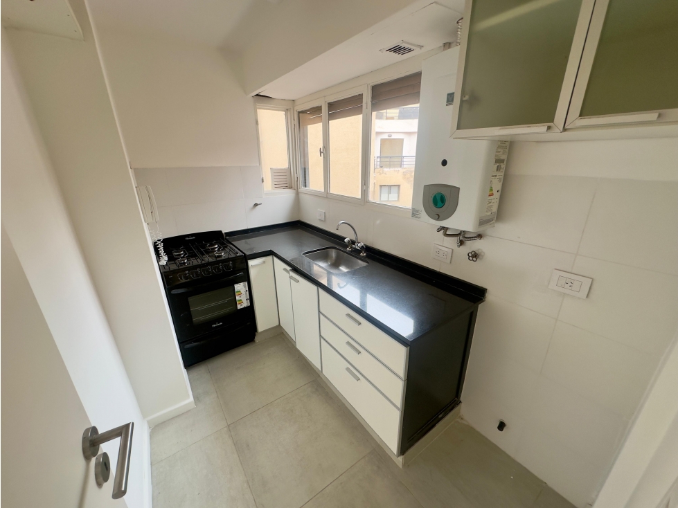 DUPLEX - TERRAZA PROPIA CON ASADOR - 1 DORMITORIO Y MEDIO - 4