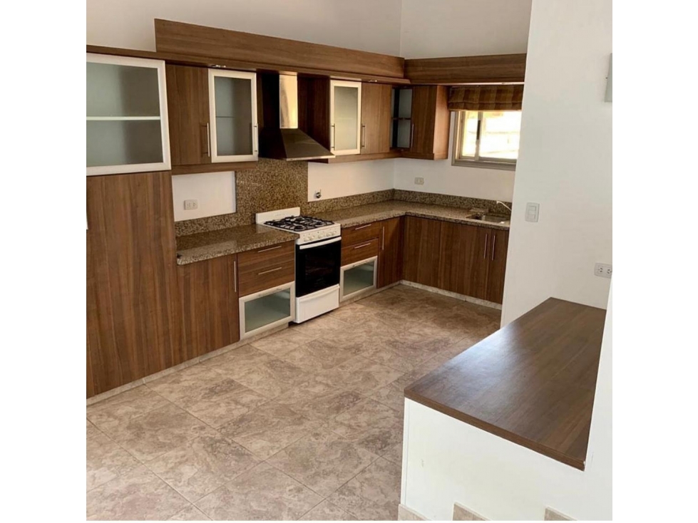 CASA EN CAUSANA SOBRE LOTE DE 2100M2 - 3 DORM - APTA CREDITO - 5