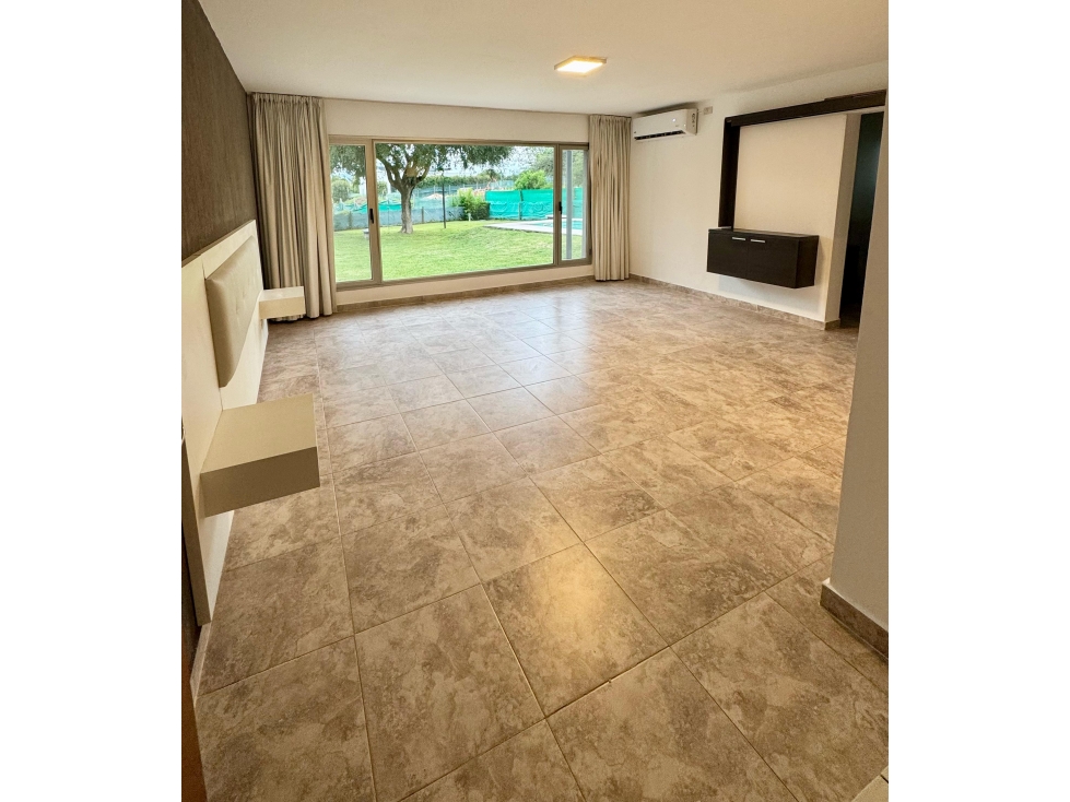 CASA EN CAUSANA SOBRE LOTE DE 2100M2 - 3 DORM - APTA CREDITO - 6