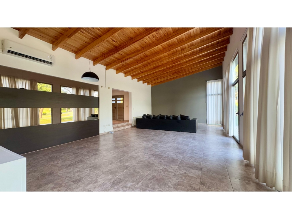 CASA EN CAUSANA SOBRE LOTE DE 2100M2 - 3 DORM - APTA CREDITO - 2