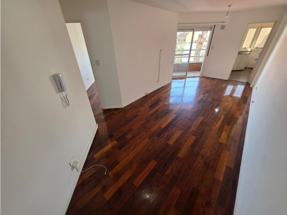 DEPARTAMENTO DE CATEGORIA - 1 DORMITORIO CON BALCON - PISO ALTO — foto 3