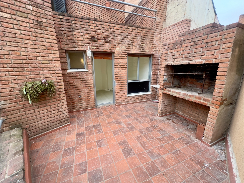 DUPLEX - TERRAZA PROPIA CON ASADOR - 1 DORMITORIO Y MEDIO - 2