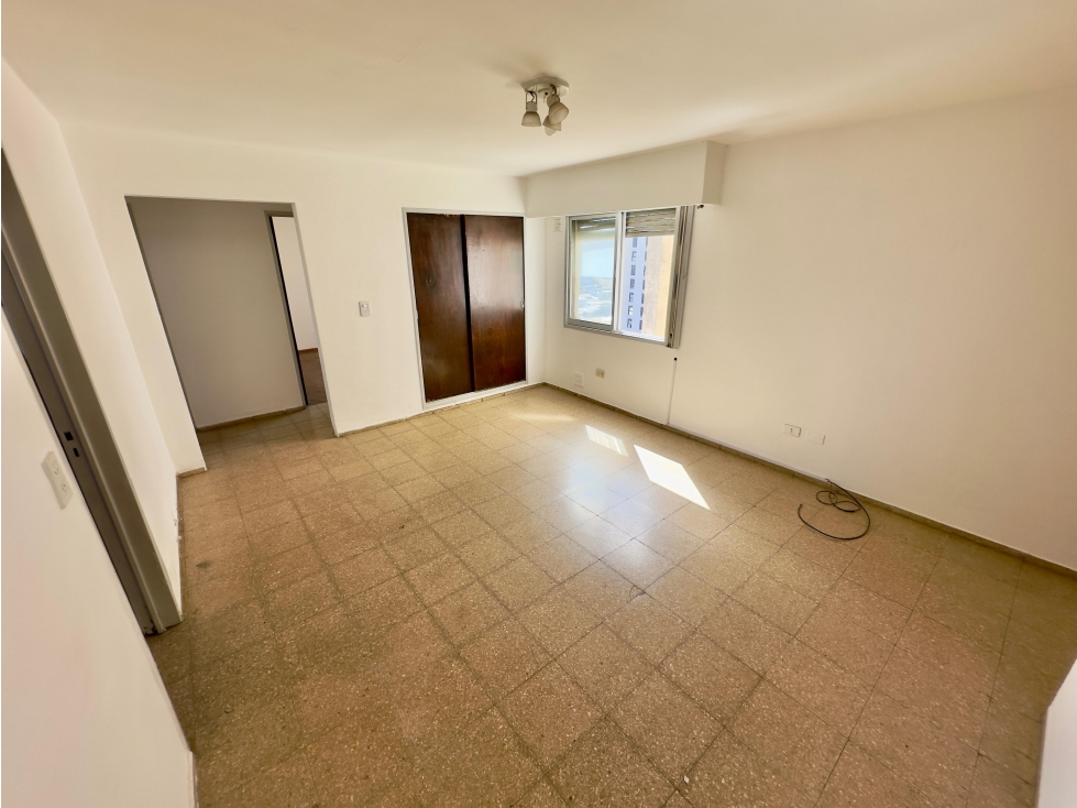 VENTA - 2 DORMITORIOS - PISO ALTO Y LUMINOSO - ALBERDI — foto 3